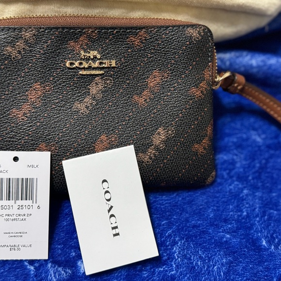 Coach Wristlet - Picture 5 of 7